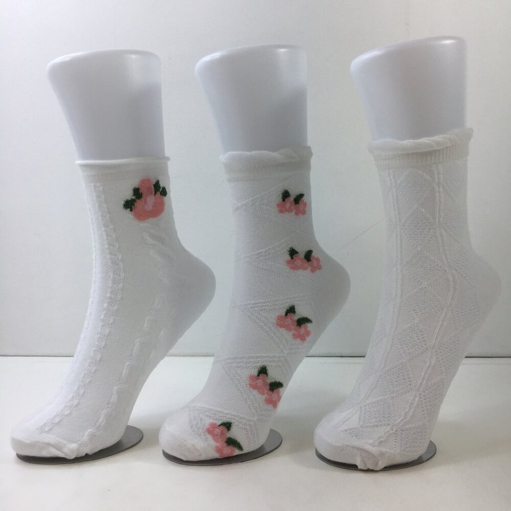 Womens Crew Socks Set 3 Textured Embroidered Floral Pattern White Pink Green